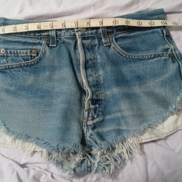 Levis Cut-off Booty Shorts - Picture 6 of 6